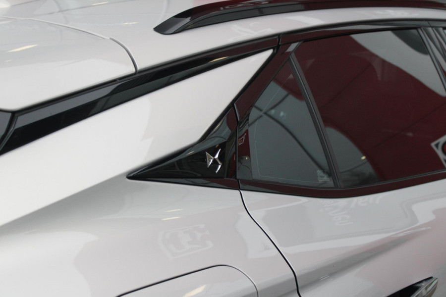 DS DS 4 1.2 130PK AUTOMAAT TROCADERO | HEAD UP DISPLAY | DODEHOEK DETECTIE | NAVIGATIE | DRAADLOZE APPLE CARPLAY/ANDROID AUTO | LED KOPLAMPEN | ACHTERUITRIJ CAMERA | 19" LICHTMETALEN VELGEN BLACK | ADAPTIVE CRUISE CONTROL | KEYLESS ENTRY/START |