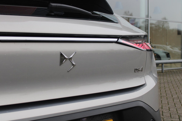 DS DS 4 1.2 130PK AUTOMAAT TROCADERO | HEAD UP DISPLAY | DODEHOEK DETECTIE | NAVIGATIE | DRAADLOZE APPLE CARPLAY/ANDROID AUTO | LED KOPLAMPEN | ACHTERUITRIJ CAMERA | 19" LICHTMETALEN VELGEN BLACK | ADAPTIVE CRUISE CONTROL | KEYLESS ENTRY/START |