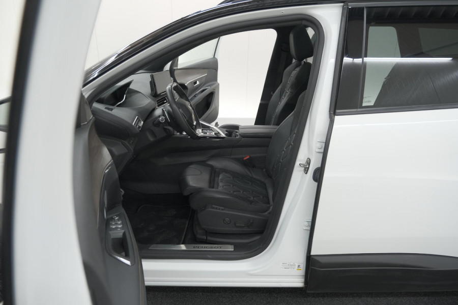 Peugeot 5008 PureTech 130 EAT8 GT Black Pack | Trekhaak | Panoramadak | 360 Camera | FOCAL® | Adaptieve Cruise Control