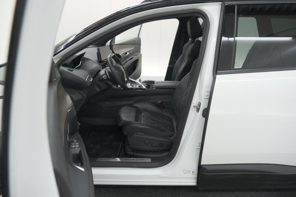 Peugeot 5008 PureTech 130 EAT8 GT Black Pack | Trekhaak | Panoramadak | 360 Camera | FOCAL® | Adaptieve Cruise Control