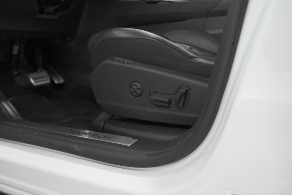 Peugeot 5008 PureTech 130 EAT8 GT Black Pack | Trekhaak | Panoramadak | 360 Camera | FOCAL® | Adaptieve Cruise Control