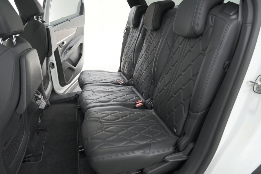 Peugeot 5008 PureTech 130 EAT8 GT Black Pack | Trekhaak | Panoramadak | 360 Camera | FOCAL® | Adaptieve Cruise Control
