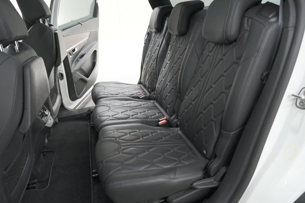 Peugeot 5008 PureTech 130 EAT8 GT Black Pack | Trekhaak | Panoramadak | 360 Camera | FOCAL® | Adaptieve Cruise Control