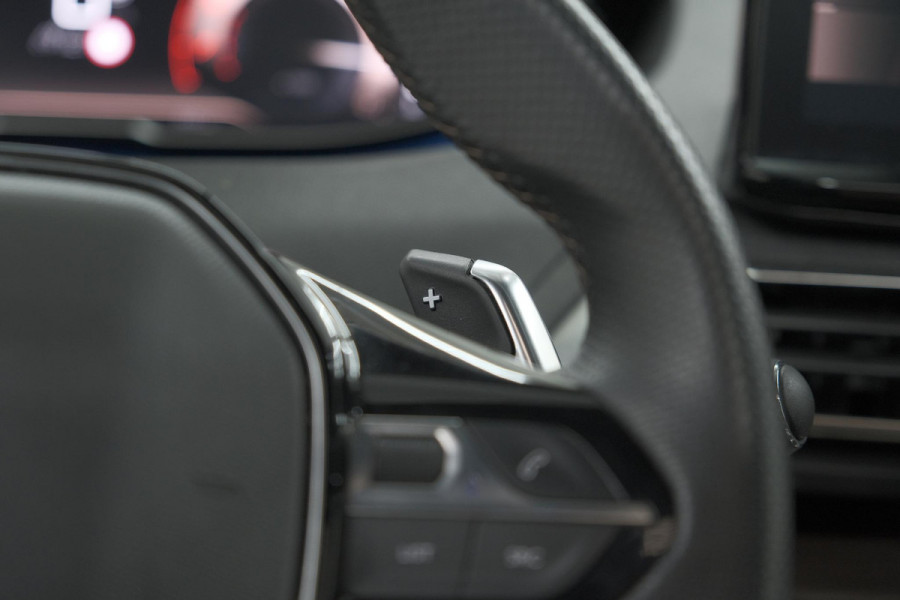 Peugeot 5008 PureTech 130 EAT8 GT Black Pack | Trekhaak | Panoramadak | 360 Camera | FOCAL® | Adaptieve Cruise Control