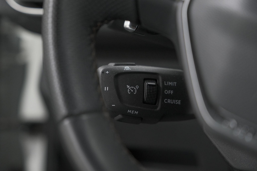 Peugeot 5008 PureTech 130 EAT8 GT Black Pack | Trekhaak | Panoramadak | 360 Camera | FOCAL® | Adaptieve Cruise Control