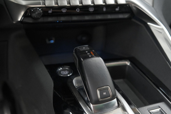 Peugeot 5008 PureTech 130 EAT8 GT Black Pack | Trekhaak | Panoramadak | 360 Camera | FOCAL® | Adaptieve Cruise Control