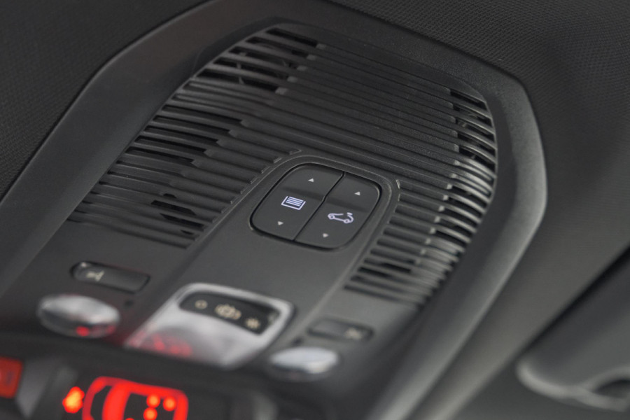 Peugeot 5008 PureTech 130 EAT8 GT Black Pack | Trekhaak | Panoramadak | 360 Camera | FOCAL® | Adaptieve Cruise Control