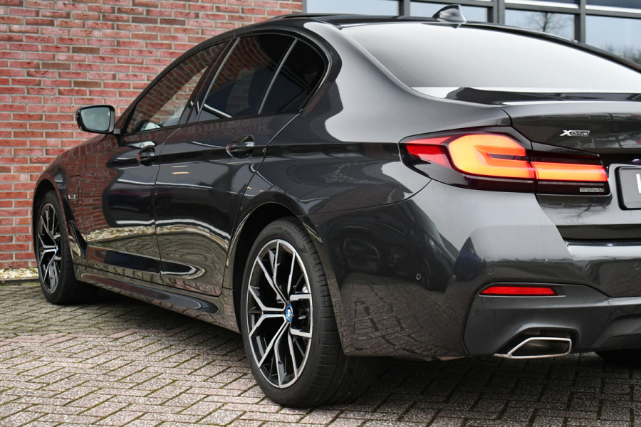 BMW 5 Serie 530e xDrive M-Sport Pano ACC H/K HUD Comf-zetels DAB