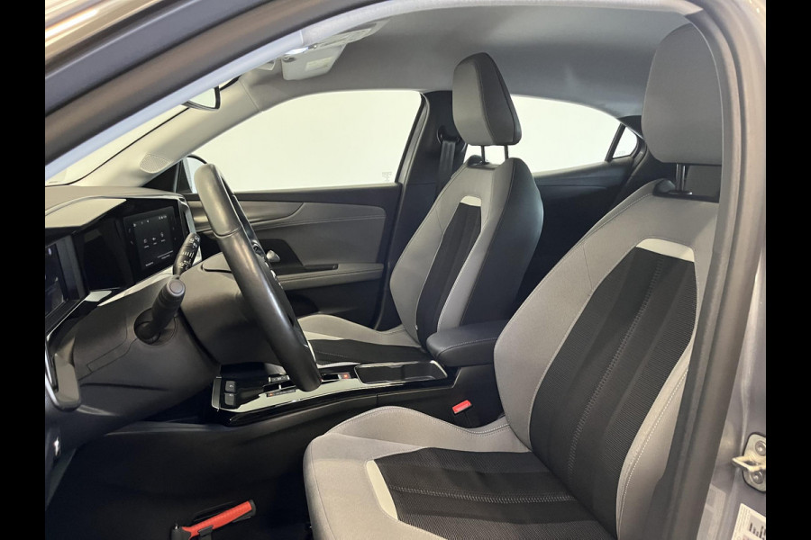 Opel Mokka-e Elegance 50-kWh | Navigatie | Climate Control | Cruise control | LED | Parkeersensoren | Achteruitrij camera | Voorstoelen verwarmd | Apple Carplay/ Android Auto
