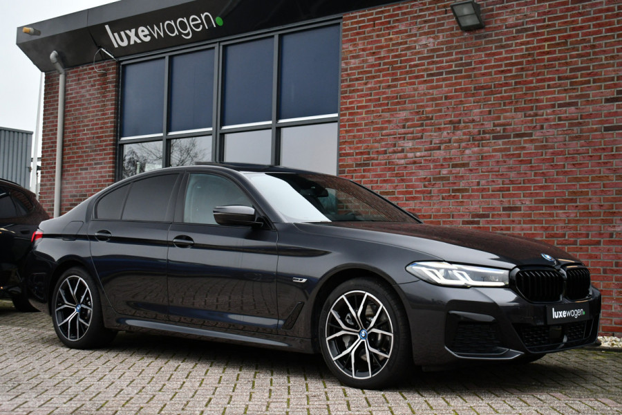 BMW 5 Serie 530e xDrive M-Sport Pano ACC H/K HUD Comf-zetels DAB