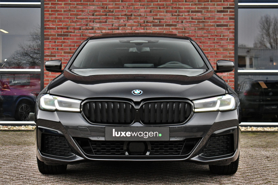 BMW 5 Serie 530e xDrive M-Sport Pano ACC H/K HUD Comf-zetels DAB