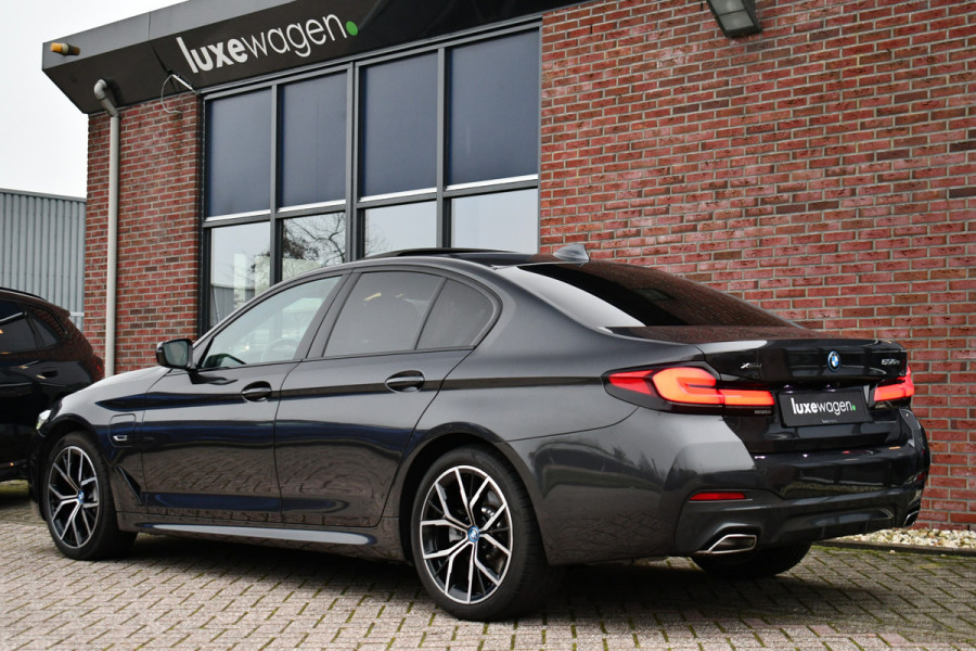 BMW 5 Serie 530e xDrive M-Sport Pano ACC H/K HUD Comf-zetels DAB
