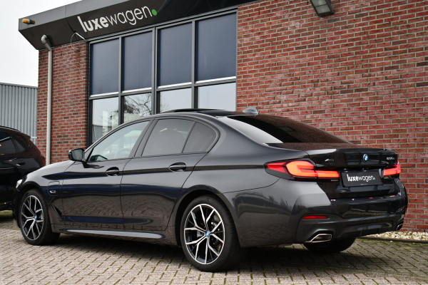 BMW 5 Serie 530e xDrive M-Sport Pano ACC H/K HUD Comf-zetels DAB