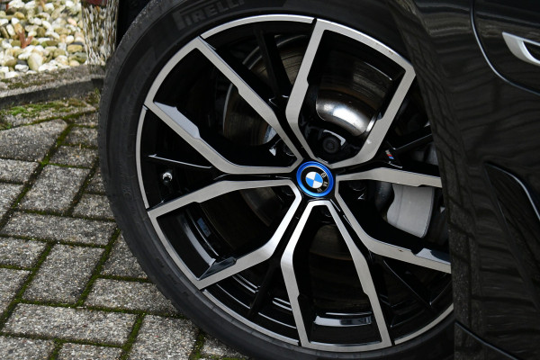 BMW 5 Serie 530e xDrive M-Sport Pano ACC H/K HUD Comf-zetels DAB
