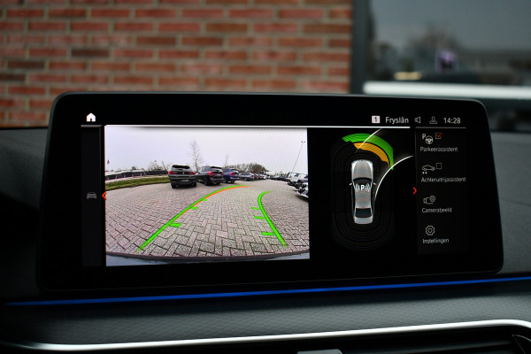 BMW 5 Serie 530e xDrive M-Sport Pano ACC H/K HUD Comf-zetels DAB