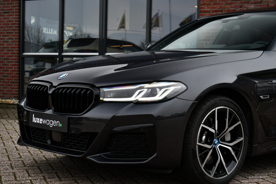 BMW 5 Serie 530e xDrive M-Sport Pano ACC H/K HUD Comf-zetels DAB