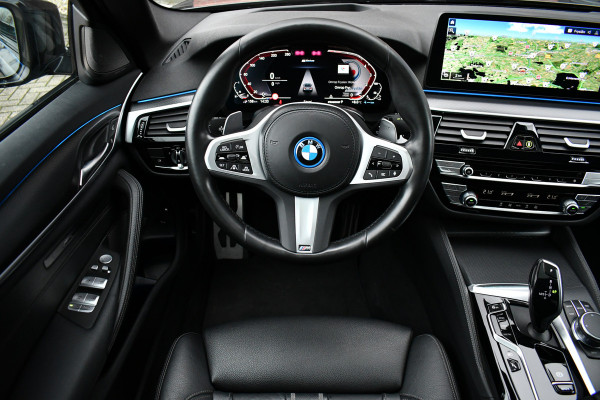 BMW 5 Serie 530e xDrive M-Sport Pano ACC H/K HUD Comf-zetels DAB