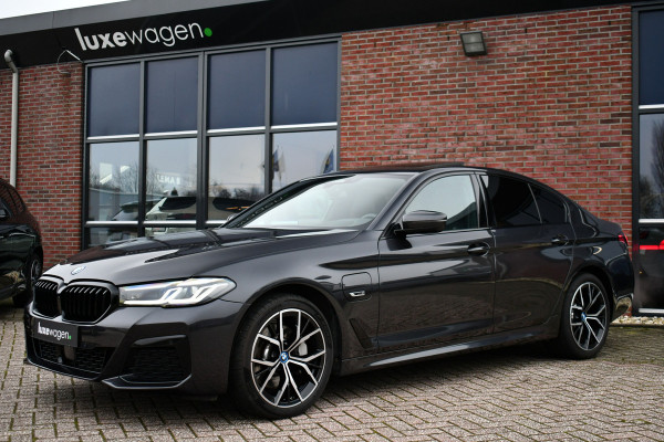 BMW 5 Serie 530e xDrive M-Sport Pano ACC H/K HUD Comf-zetels DAB