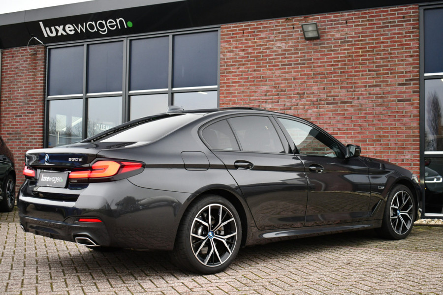 BMW 5 Serie 530e xDrive M-Sport Pano ACC H/K HUD Comf-zetels DAB