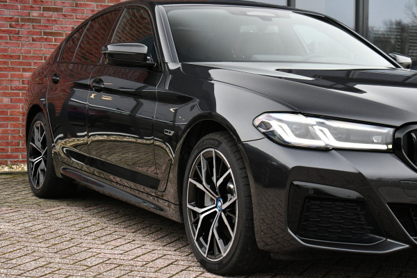 BMW 5 Serie 530e xDrive M-Sport Pano ACC H/K HUD Comf-zetels DAB