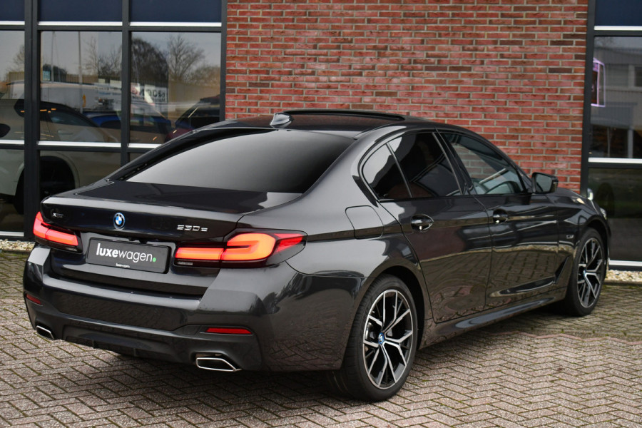 BMW 5 Serie 530e xDrive M-Sport Pano ACC H/K HUD Comf-zetels DAB