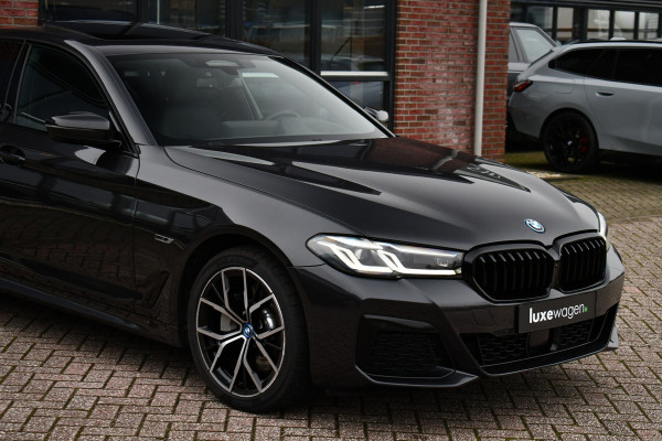 BMW 5 Serie 530e xDrive M-Sport Pano ACC H/K HUD Comf-zetels DAB