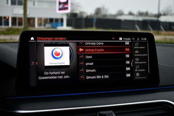BMW 5 Serie 530e xDrive M-Sport Pano ACC H/K HUD Comf-zetels DAB