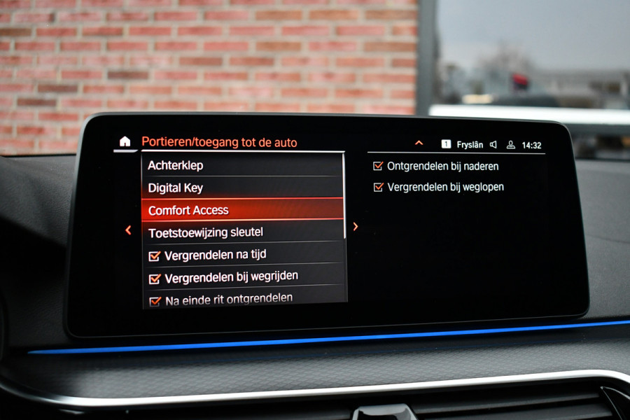 BMW 5 Serie 530e xDrive M-Sport Pano ACC H/K HUD Comf-zetels DAB