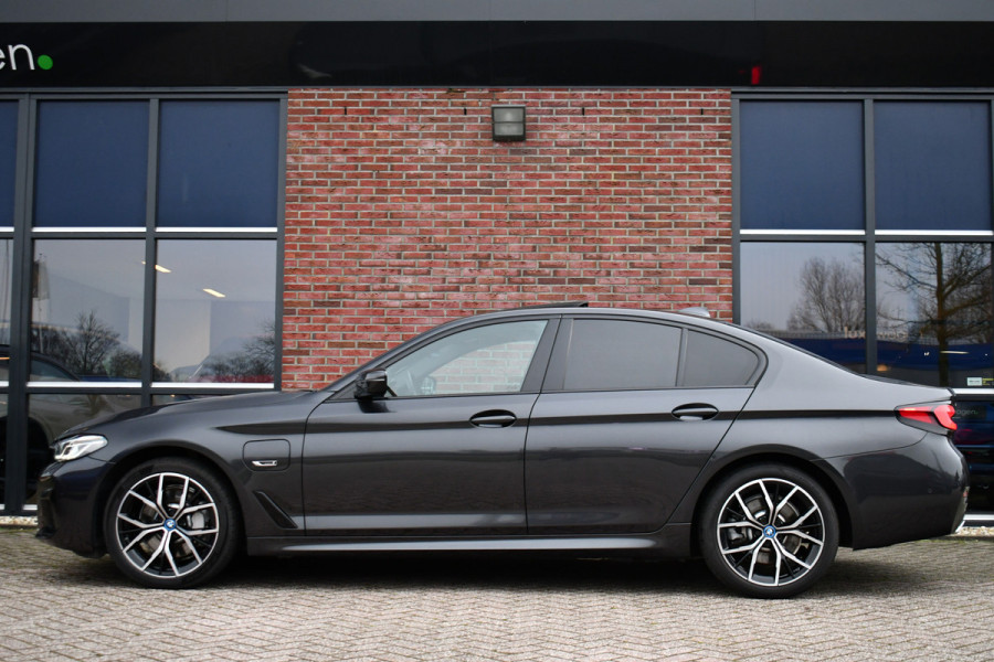 BMW 5 Serie 530e xDrive M-Sport Pano ACC H/K HUD Comf-zetels DAB