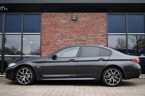 BMW 5 Serie 530e xDrive M-Sport Pano ACC H/K HUD Comf-zetels DAB