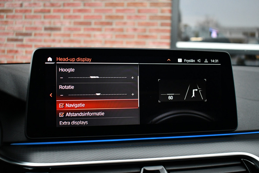 BMW 5 Serie 530e xDrive M-Sport Pano ACC H/K HUD Comf-zetels DAB