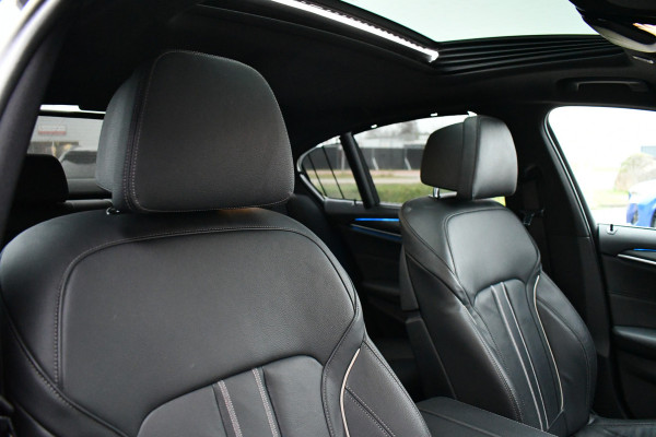 BMW 5 Serie 530e xDrive M-Sport Pano ACC H/K HUD Comf-zetels DAB