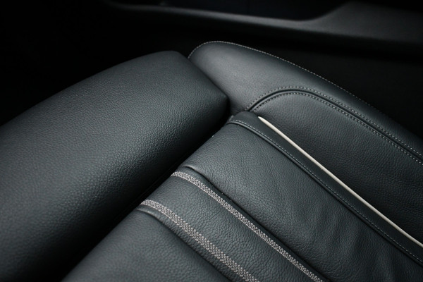 BMW 5 Serie 530e xDrive M-Sport Pano ACC H/K HUD Comf-zetels DAB