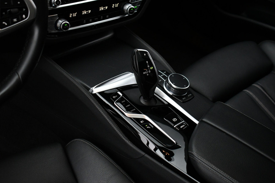 BMW 5 Serie 530e xDrive M-Sport Pano ACC H/K HUD Comf-zetels DAB