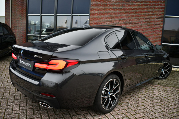 BMW 5 Serie 530e xDrive M-Sport Pano ACC H/K HUD Comf-zetels DAB