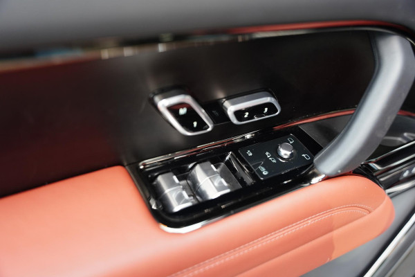 Land Rover Range Rover P 615 SV Bespoke Interieur NL-Auto British Racing Green