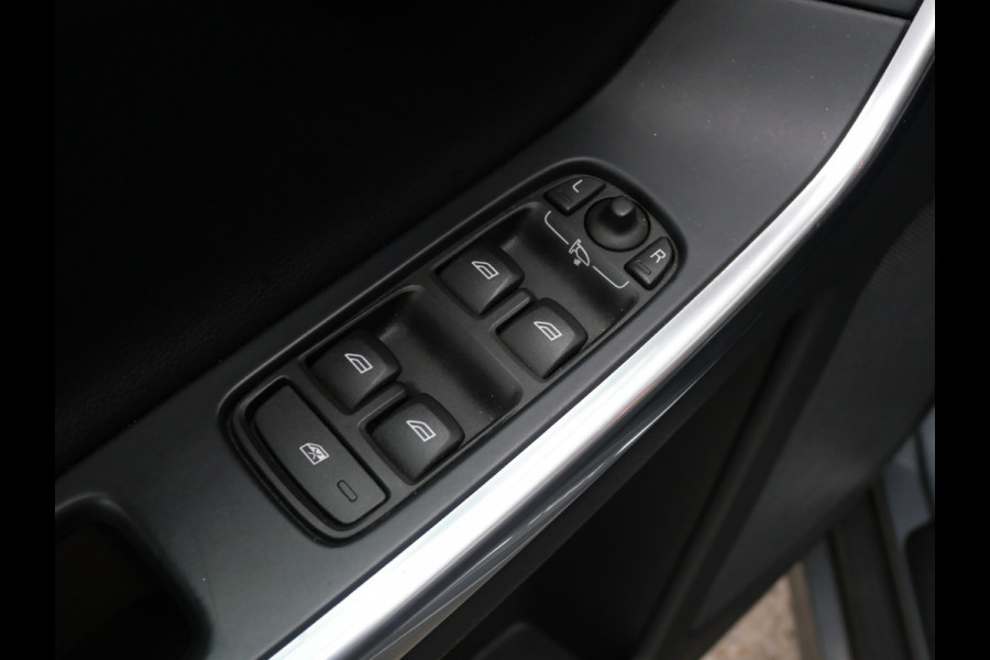 Volvo XC60 2.0 T5 POLAR+ AWD | PANORAMA | XENON | TREKHAAK | NL-AUTO | DEALER O-H!!