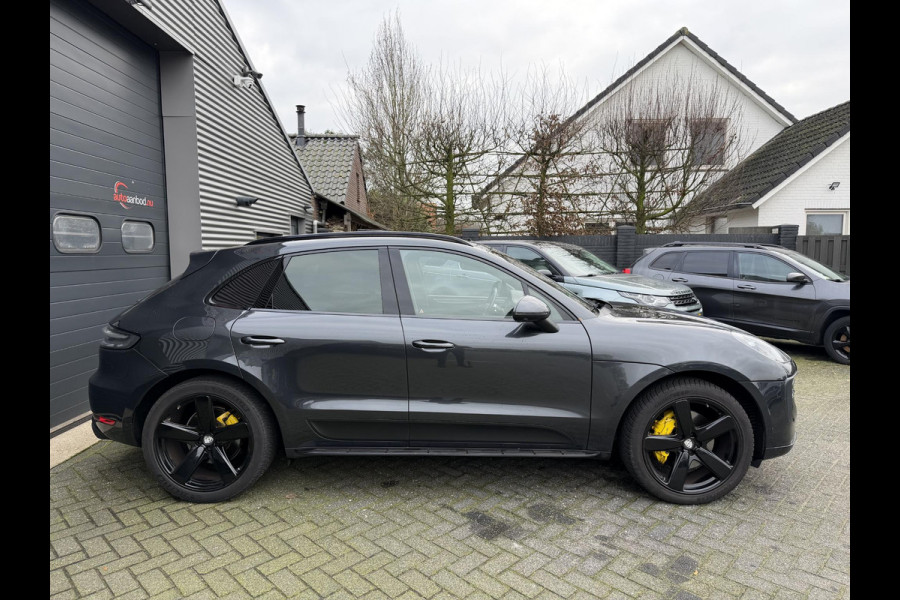 Porsche Macan 3.0 S Sport Chrono | Panoramadak | 360* Camera | 21 Inch Lichtmetalen Velgen | Elektrische Trekhaak | Sportuitlaat |