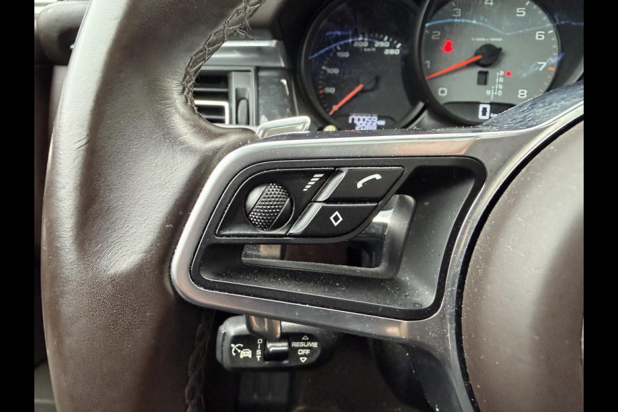 Porsche Macan 3.0 S Sport Chrono | Panoramadak | 360* Camera | 21 Inch Lichtmetalen Velgen | Elektrische Trekhaak | Sportuitlaat |