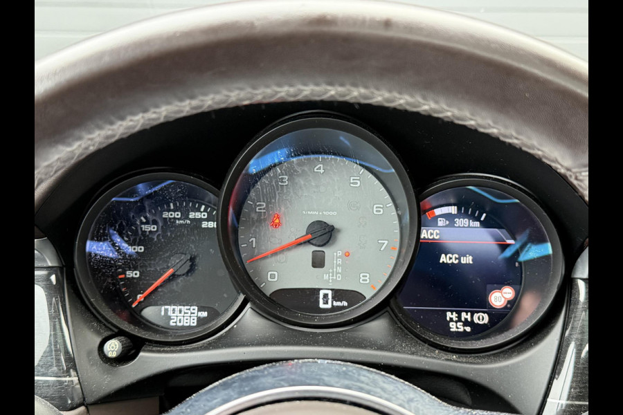 Porsche Macan 3.0 S Sport Chrono | Panoramadak | 360* Camera | 21 Inch Lichtmetalen Velgen | Elektrische Trekhaak | Sportuitlaat |