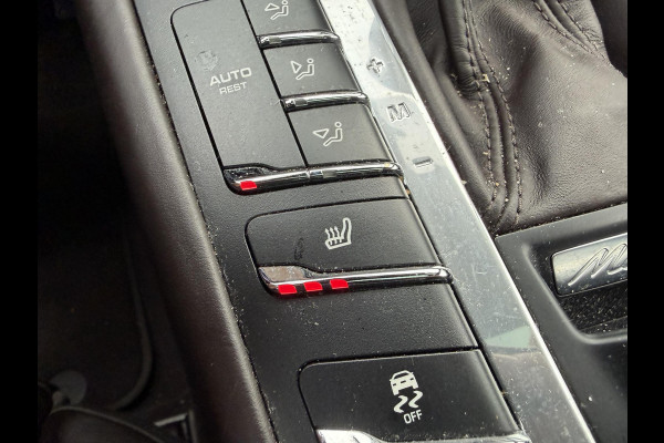 Porsche Macan 3.0 S Sport Chrono | Panoramadak | 360* Camera | 21 Inch Lichtmetalen Velgen | Elektrische Trekhaak | Sportuitlaat |