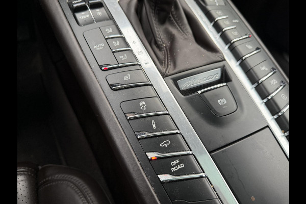 Porsche Macan 3.0 S Sport Chrono | Panoramadak | 360* Camera | 21 Inch Lichtmetalen Velgen | Elektrische Trekhaak | Sportuitlaat |