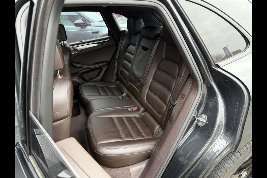Porsche Macan 3.0 S Sport Chrono | Panoramadak | 360* Camera | 21 Inch Lichtmetalen Velgen | Elektrische Trekhaak | Sportuitlaat |