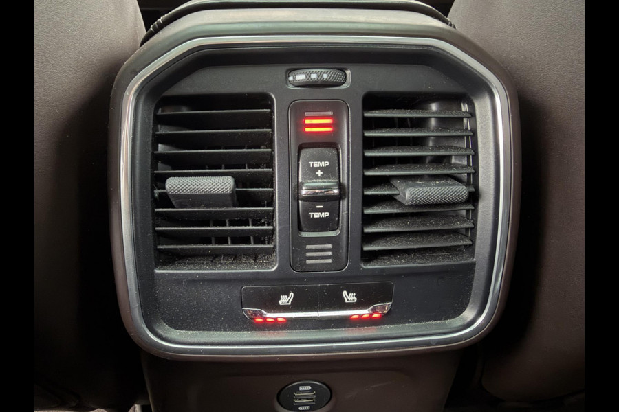 Porsche Macan 3.0 S Sport Chrono | Panoramadak | 360* Camera | 21 Inch Lichtmetalen Velgen | Elektrische Trekhaak | Sportuitlaat |