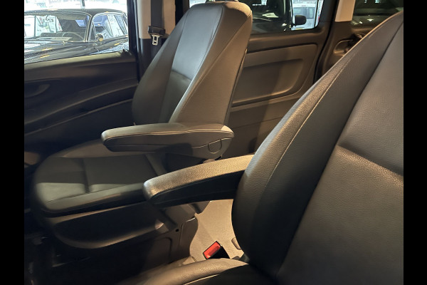 Mercedes-Benz EVITO TOURER PRO L2 / 100% electrisch / zero emissie / 7 persoons / vaste prijs rijklaar € 27.950 ex btw / € 33.819,50 incl btw / lease vanaf € 456 / leer / electrische deuren L+R / zwart metallic
