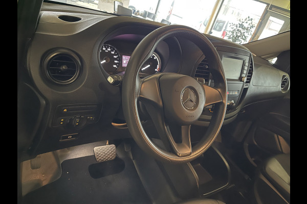 Mercedes-Benz EVITO TOURER PRO L2 / 100% electrisch / zero emissie / 7 persoons / vaste prijs rijklaar € 27.950 ex btw / € 33.819,50 incl btw / lease vanaf € 456 / leer / electrische deuren L+R / zwart metallic