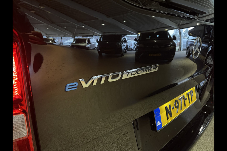 Mercedes-Benz EVITO TOURER PRO L2 / 100% electrisch / zero emissie / 7 persoons / vaste prijs rijklaar € 27.950 ex btw / € 33.819,50 incl btw / lease vanaf € 456 / leer / electrische deuren L+R / zwart metallic