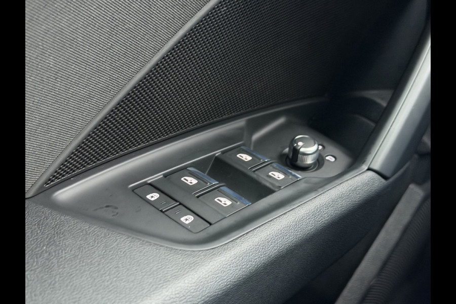 Audi A3 Sportback 30 TFSI Business edition Automaat/VTcockpit/Trekhaak/Led/Cruise/PDC