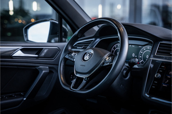 Volkswagen Tiguan 1.4 TSI ACT Comfortline Business R - R Line | Panorama | Memory | Elek. Trekhaak | 360 Camera