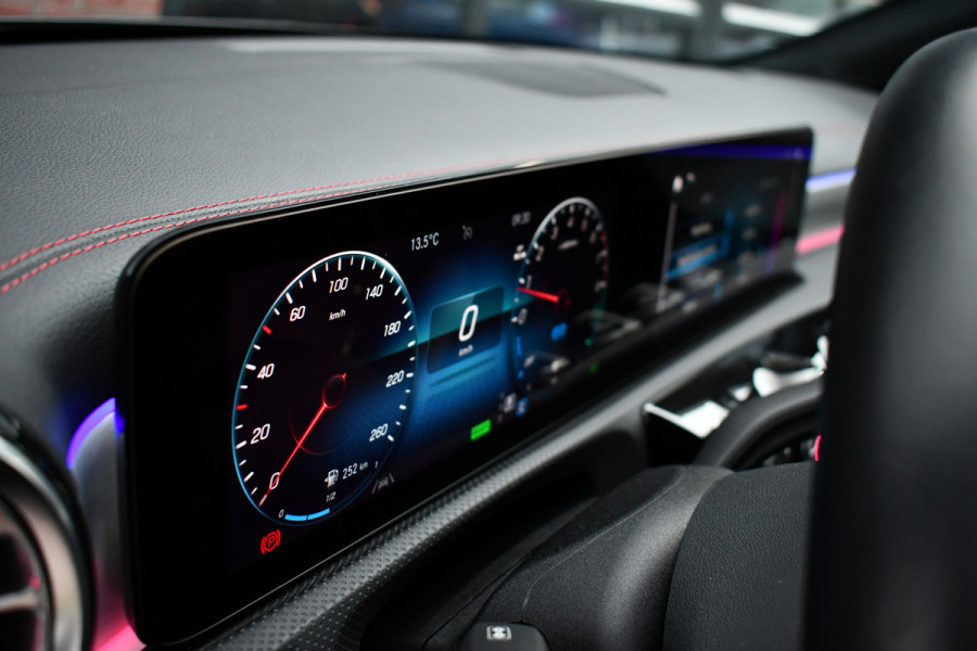 Mercedes-Benz CLA-Klasse Shooting Brake 250 e AMG Line Pano Night Camera